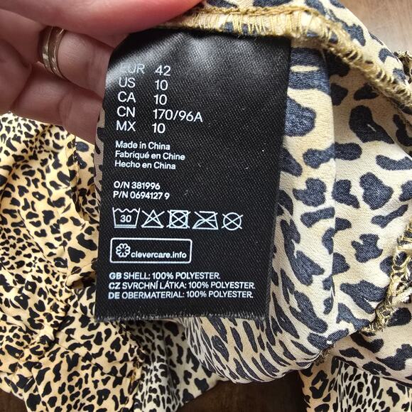 Women's Divided H&M Leopard Print Wrap Look Blouse Ruffle Accents | Size 10 - Picture 9 of 9